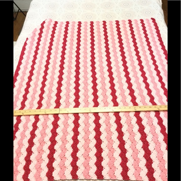 Handmade Large Knit Pink Zig Zag Blanket Quilt - Picture 3 of 4